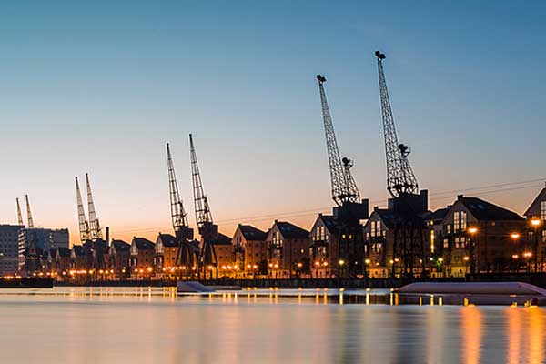 House Removals King George V Dock